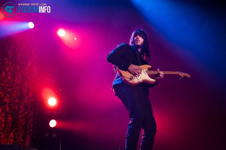 Khruangbin op Khruangbin - 12/04 - AFAS Live foto