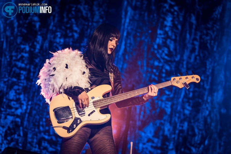 Khruangbin op Khruangbin - 12/04 - AFAS Live foto