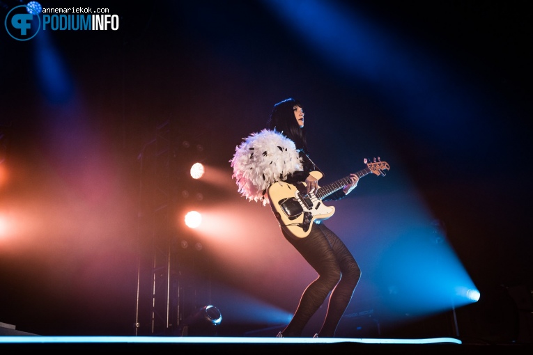 Khruangbin op Khruangbin - 12/04 - AFAS Live foto