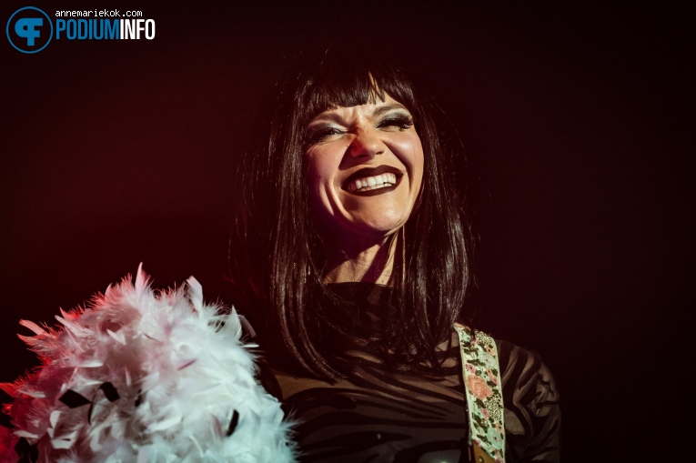 Khruangbin op Khruangbin - 12/04 - AFAS Live foto