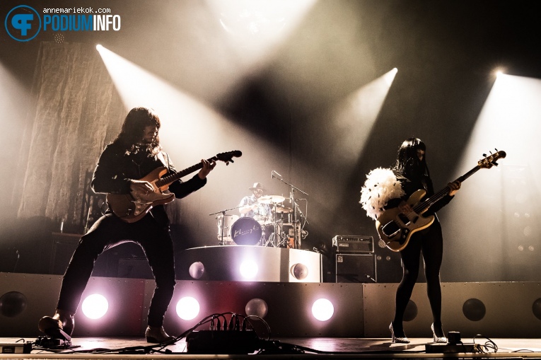 Khruangbin op Khruangbin - 12/04 - AFAS Live foto