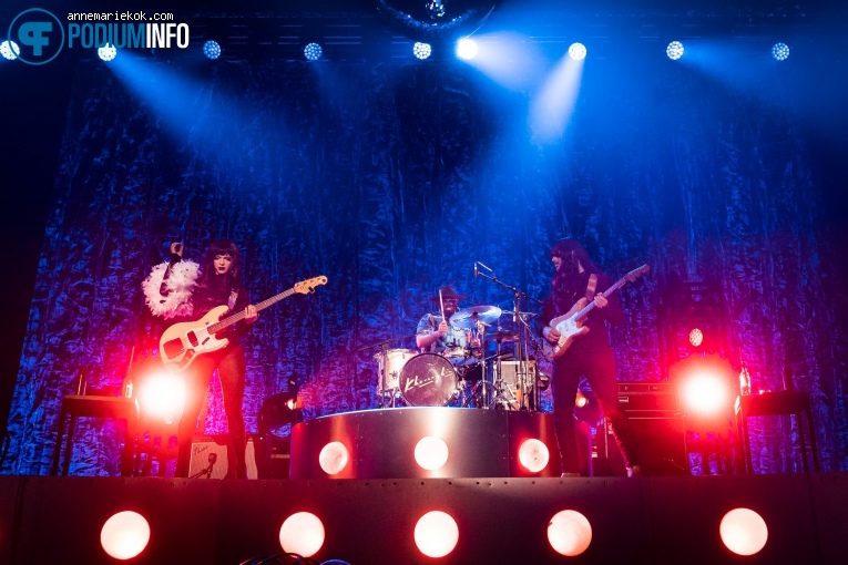 Khruangbin op Khruangbin - 12/04 - AFAS Live foto