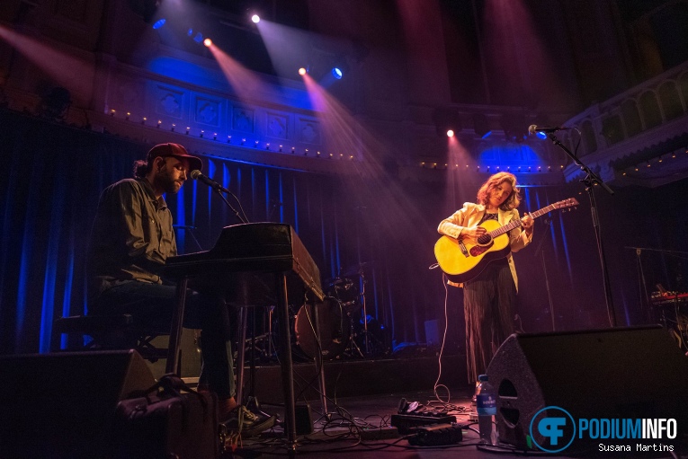 Someone op Cate le Bon - 12/04 - Paradiso foto