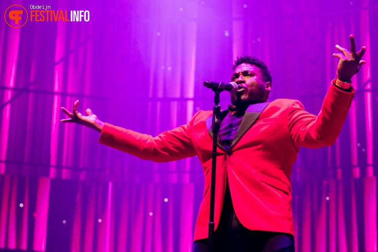 Scott Bradlee's Postmodern Jukebox op Paaspop 2022 foto