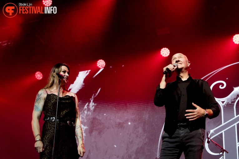 Floor Jansen op Paaspop 2022 foto