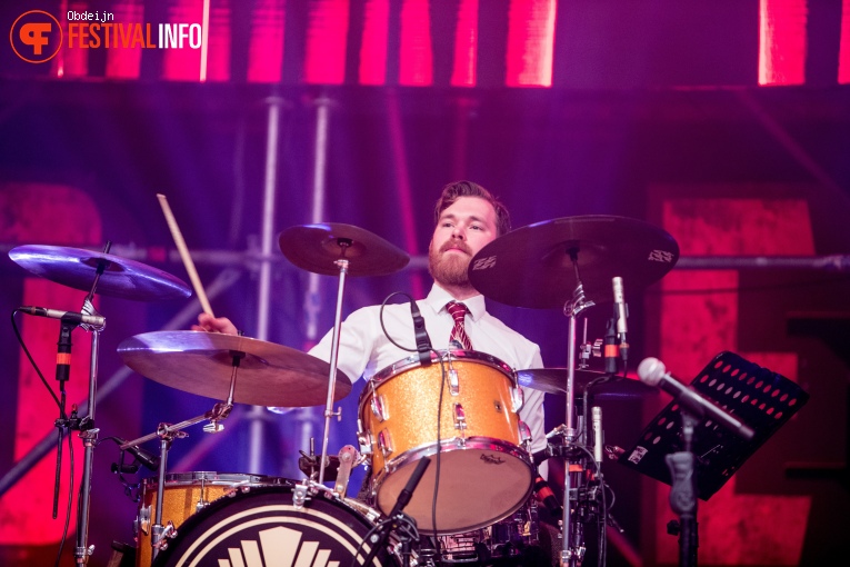 Scott Bradlee's Postmodern Jukebox op Paaspop 2022 foto