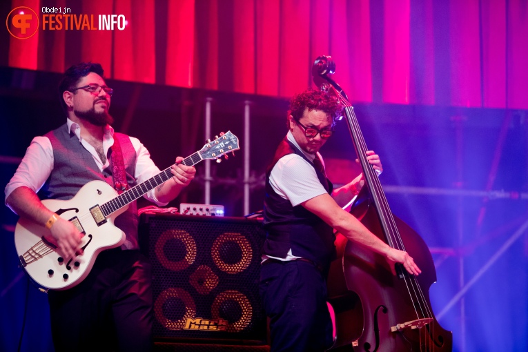 Scott Bradlee's Postmodern Jukebox op Paaspop 2022 foto