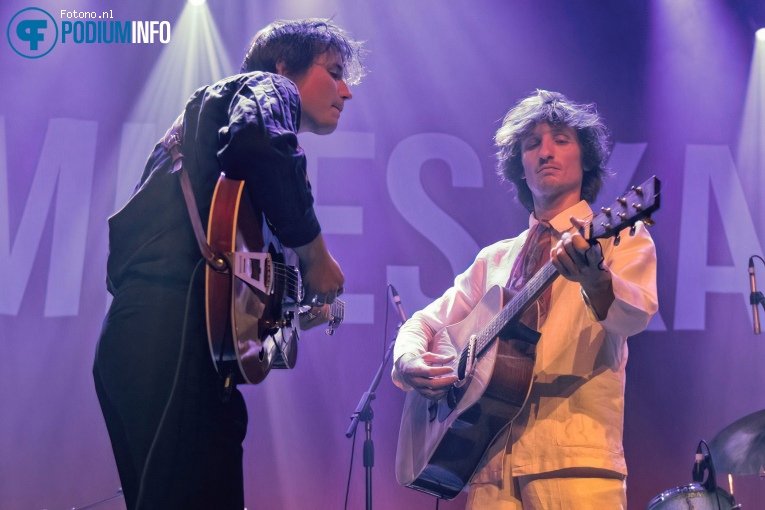 Oracle Sisters op Miles Kane - 18/04 - Melkweg foto