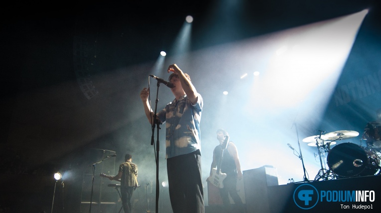 Nothing But Thieves op Nothing but Thieves - 21/04 - De Oosterpoort foto