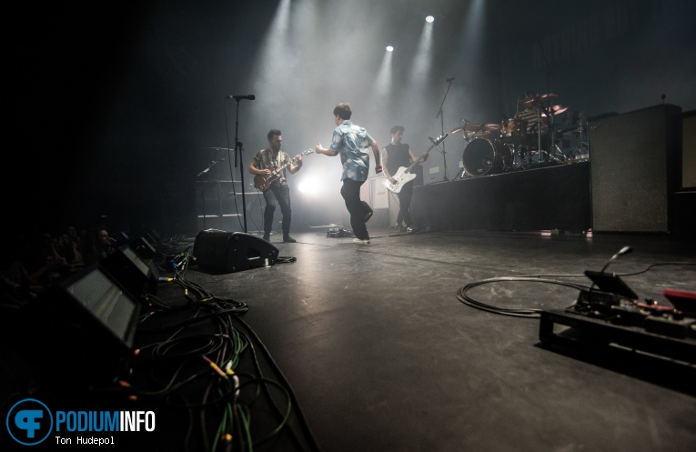 Nothing But Thieves op Nothing but Thieves - 21/04 - De Oosterpoort foto