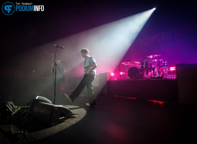 Nothing But Thieves op Nothing but Thieves - 21/04 - De Oosterpoort foto