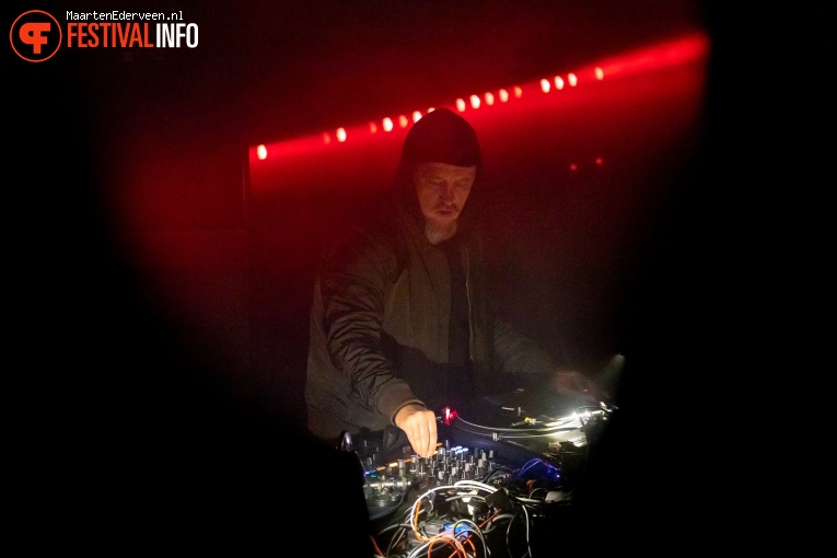 The Bug op Rewire festival 2022 foto