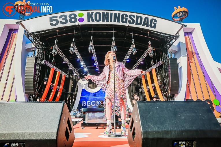 Becky Hill op 538 Koningsdag 2022 foto