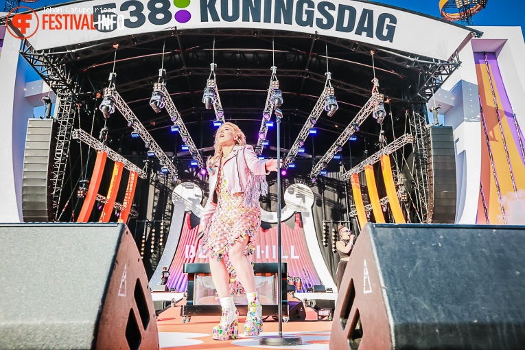 Becky Hill op 538 Koningsdag 2022 foto