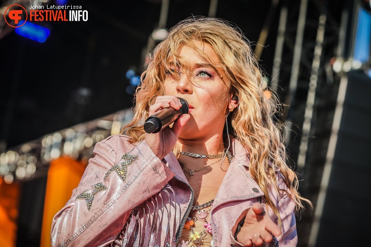 Becky Hill op 538 Koningsdag 2022 foto