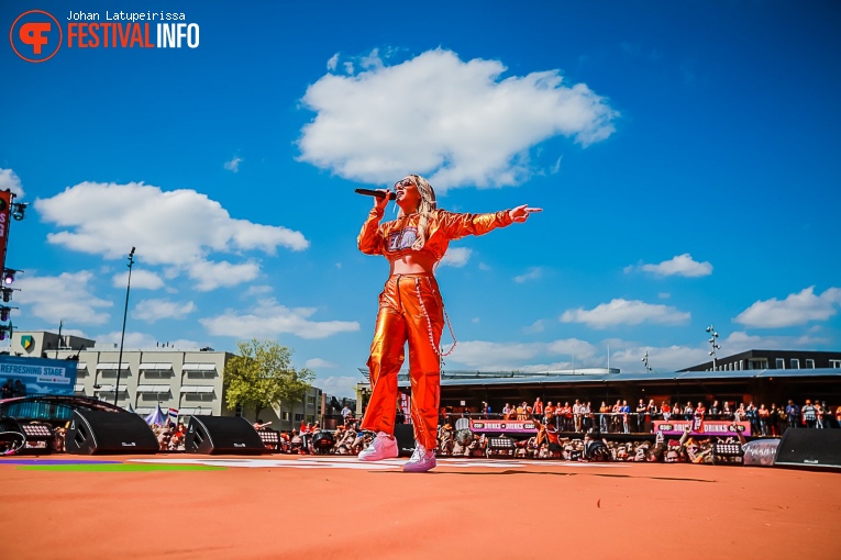 Emma Heesters op 538 Koningsdag 2022 foto