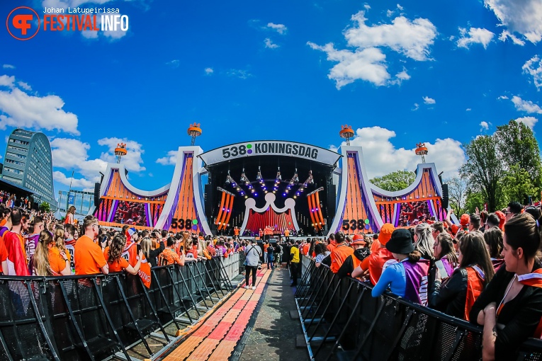 Bankzitters op 538 Koningsdag 2022 foto