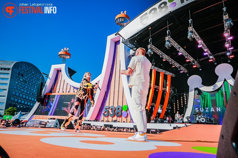 Suzan & Freek op 538 Koningsdag 2022 foto