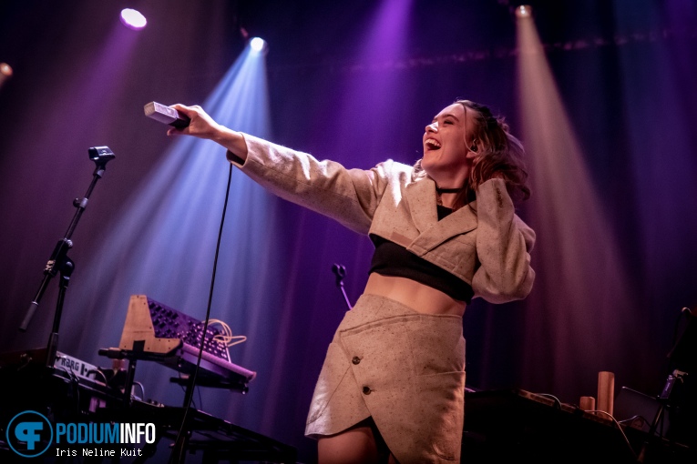 Florence Arman op Daði Freyr - 02/05 -TivoliVredenburg foto