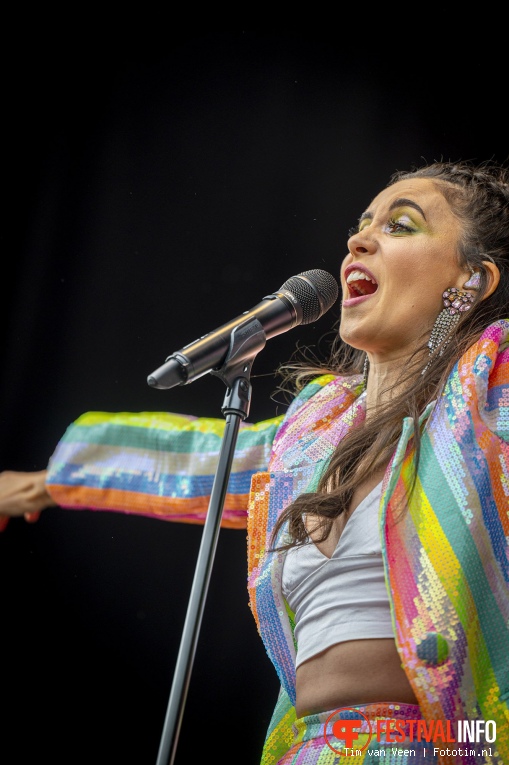 Karsu op Bevrijdingsfestival Utrecht 2022 foto