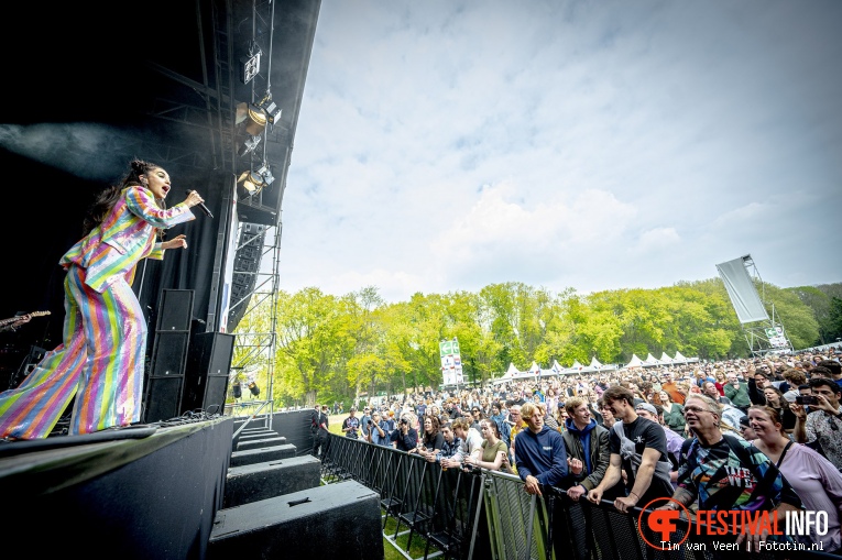 Karsu op Bevrijdingsfestival Utrecht 2022 foto