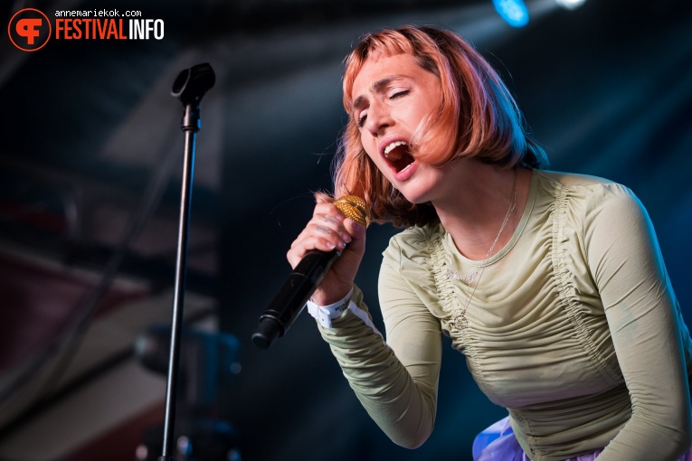 Sophie Straat op Bevrijdingsfestival Overijssel 2022 foto