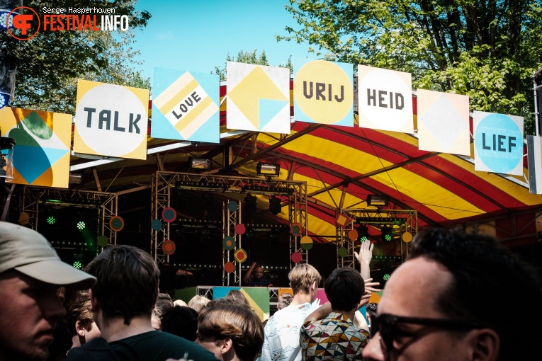 DJ Willie Wartaal op Bevrijdingsfestival Overijssel 2022 foto