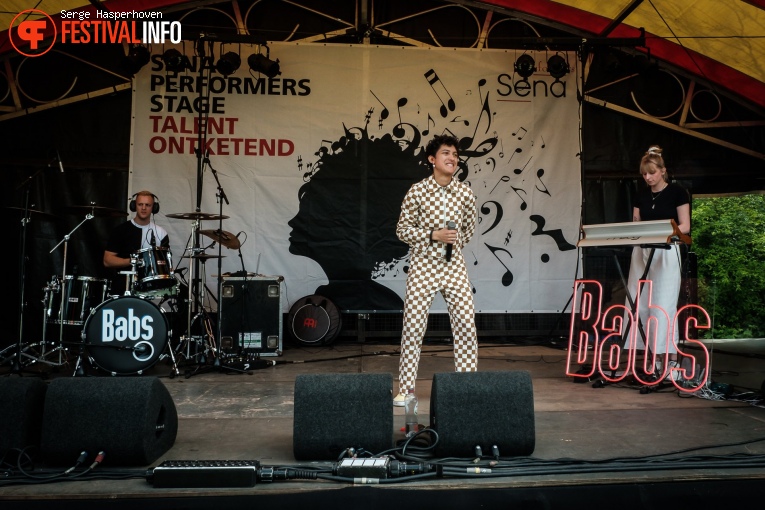 Babs op Bevrijdingsfestival Overijssel 2022 foto