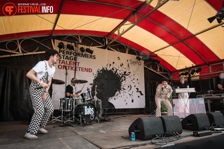 Babs op Bevrijdingsfestival Overijssel 2022 foto