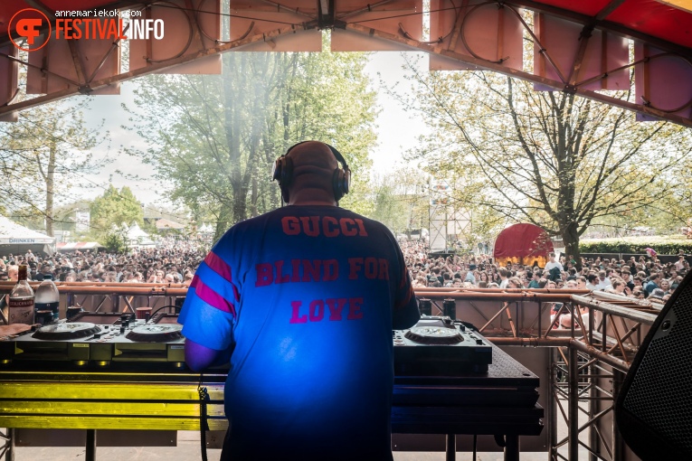 DJ Willie Wartaal op Bevrijdingsfestival Overijssel 2022 foto