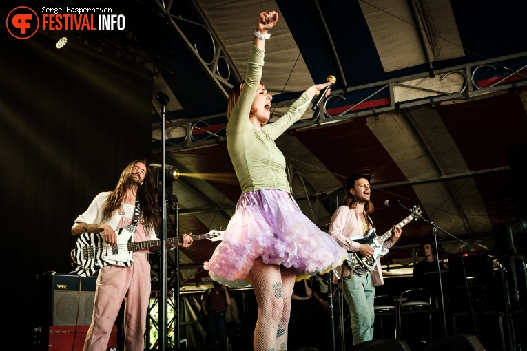 Sophie Straat op Bevrijdingsfestival Overijssel 2022 foto