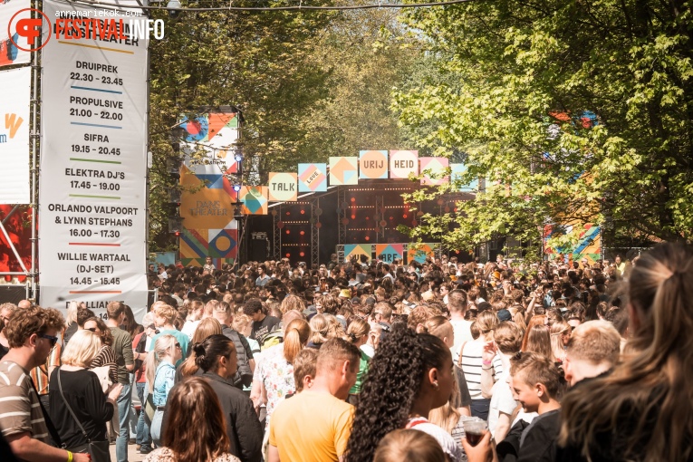 DJ Willie Wartaal op Bevrijdingsfestival Overijssel 2022 foto