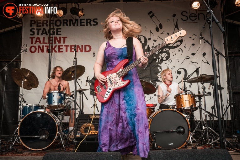 Cloudsurfers op Bevrijdingsfestival Overijssel 2022 foto