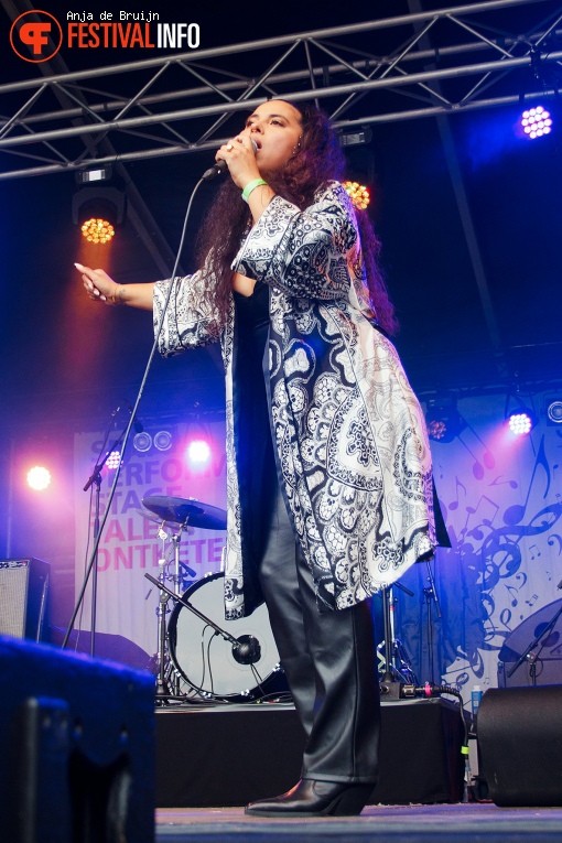 Jessy Yasmeen op Bevrijdingsfestival Zuid Holland 2022 foto