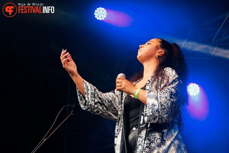 Jessy Yasmeen op Bevrijdingsfestival Zuid Holland 2022 foto