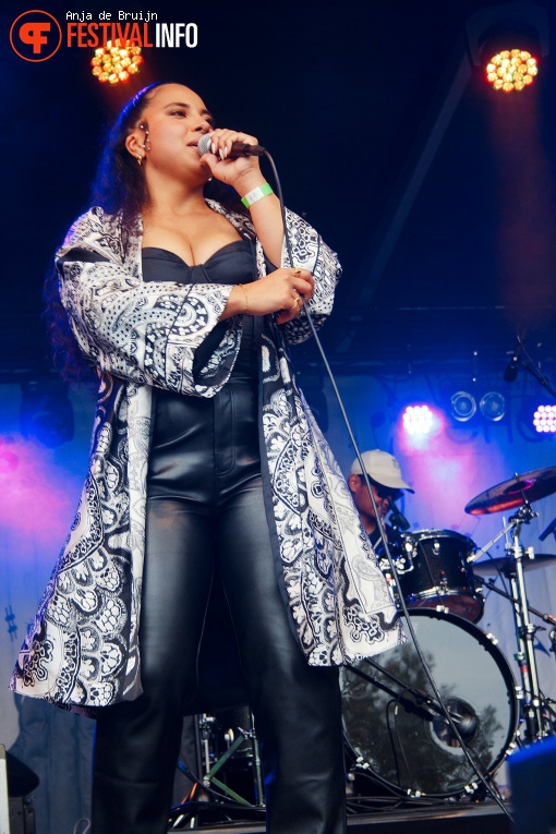 Jessy Yasmeen op Bevrijdingsfestival Zuid Holland 2022 foto
