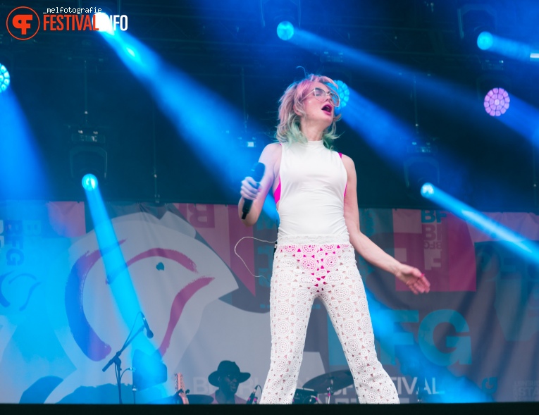 Inge van Calkar op Bevrijdingsfestival Groningen 2022 foto