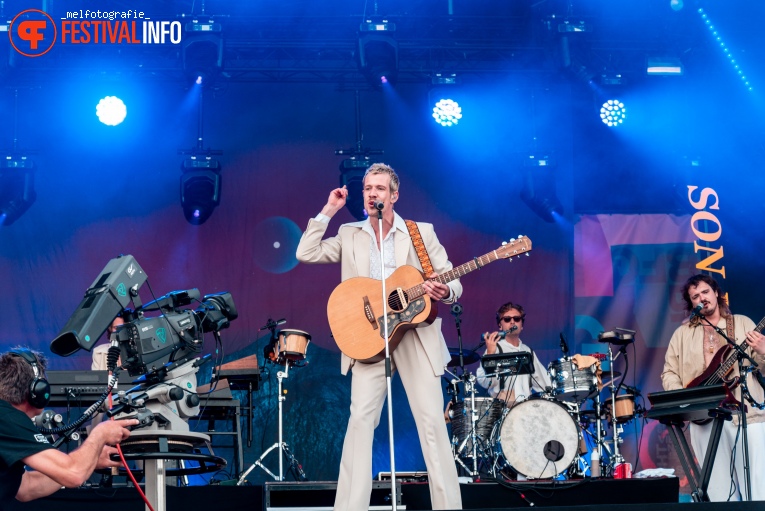 Son Mieux op Bevrijdingsfestival Groningen 2022 foto