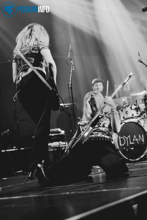 Dylan op Tate McRae - 17/05 - Melkweg foto