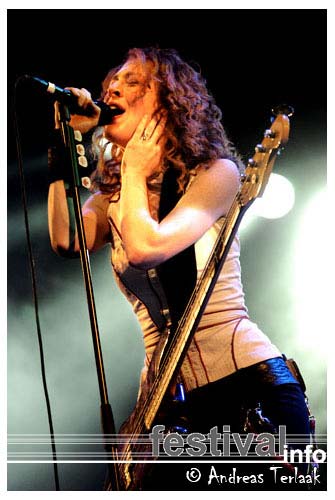 Melissa Auf der Maur op Lowlands 2004 foto