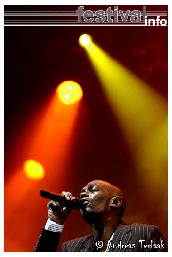 Faithless op Lowlands 2004 foto