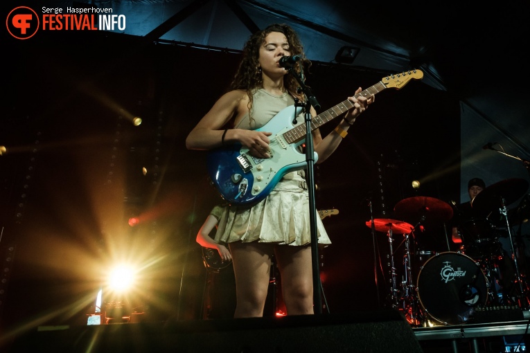 Nilüfer Yanya op Best Kept Secret 2022 - zondag foto