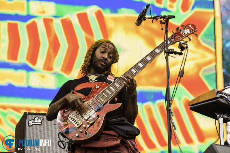 Thundercat op Red Hot Chili Peppers - 10/06 - Goffertpark foto