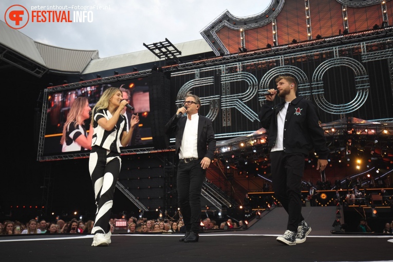 Guus Meeuwis op Groots met een zachte G - 10/06 - Philips Stadion foto