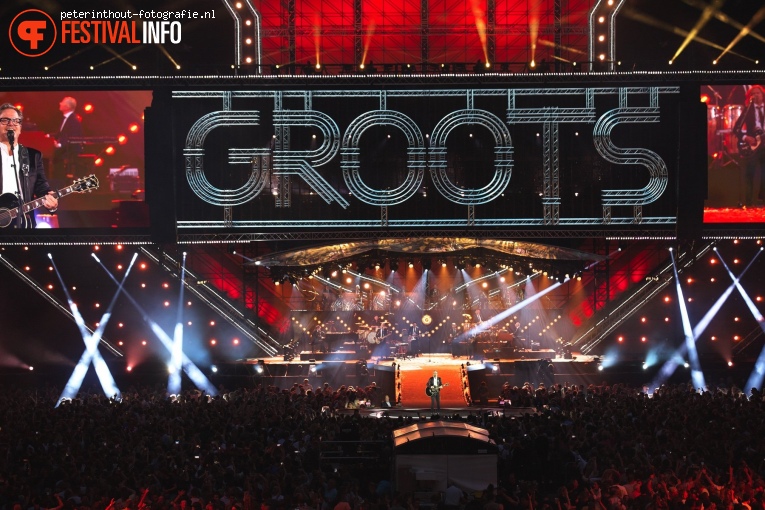 Guus Meeuwis op Groots met een zachte G - 10/06 - Philips Stadion foto