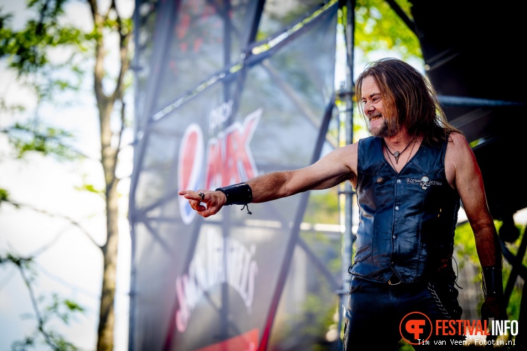 Flotsam and Jetsam op Into The Grave 2022, dag 2 foto