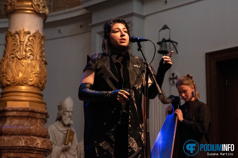 Arooj Aftab op Arooj Aftab - 14/06 - De Duif/Paradiso foto