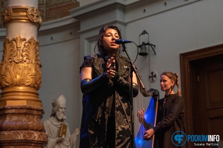 Arooj Aftab op Arooj Aftab - 14/06 - De Duif/Paradiso foto
