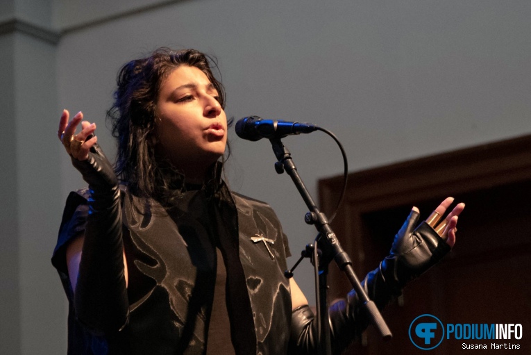 Arooj Aftab op Arooj Aftab - 14/06 - De Duif/Paradiso foto