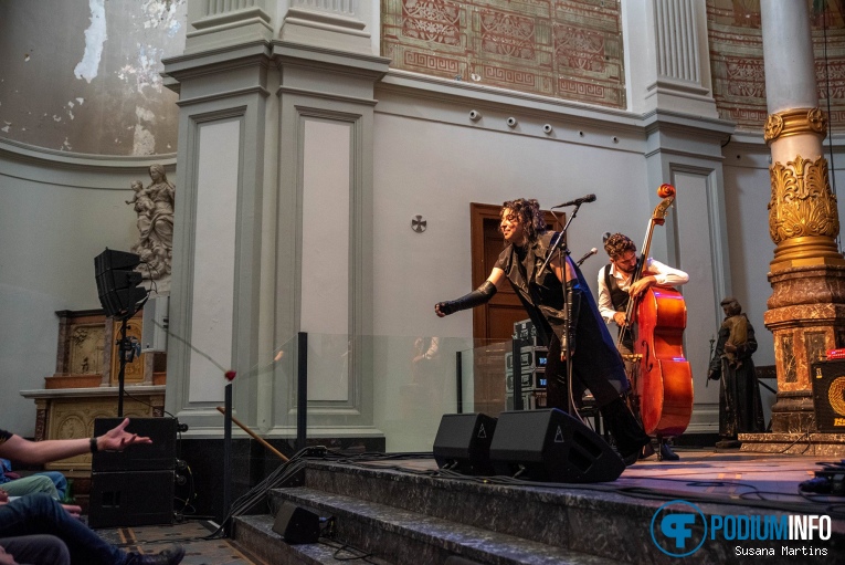 Arooj Aftab op Arooj Aftab - 14/06 - De Duif/Paradiso foto